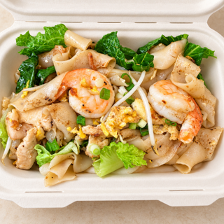 Kuay Tiew Kua ( Thai Wok-Fried Noodles with Chicken & Shrimp)