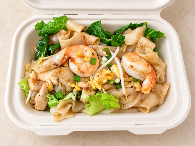 Kuay Tiew Kua ( Thai Wok-Fried Noodles with Chicken & Shrimp).